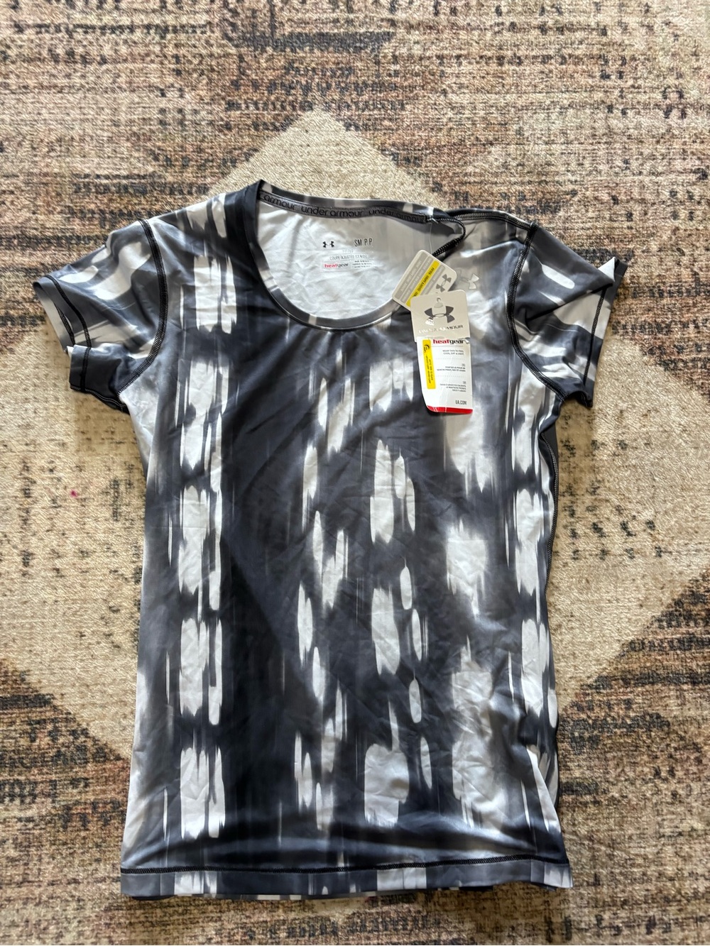 Under Armour NWT Fitted Heatgear Shirt Size Small